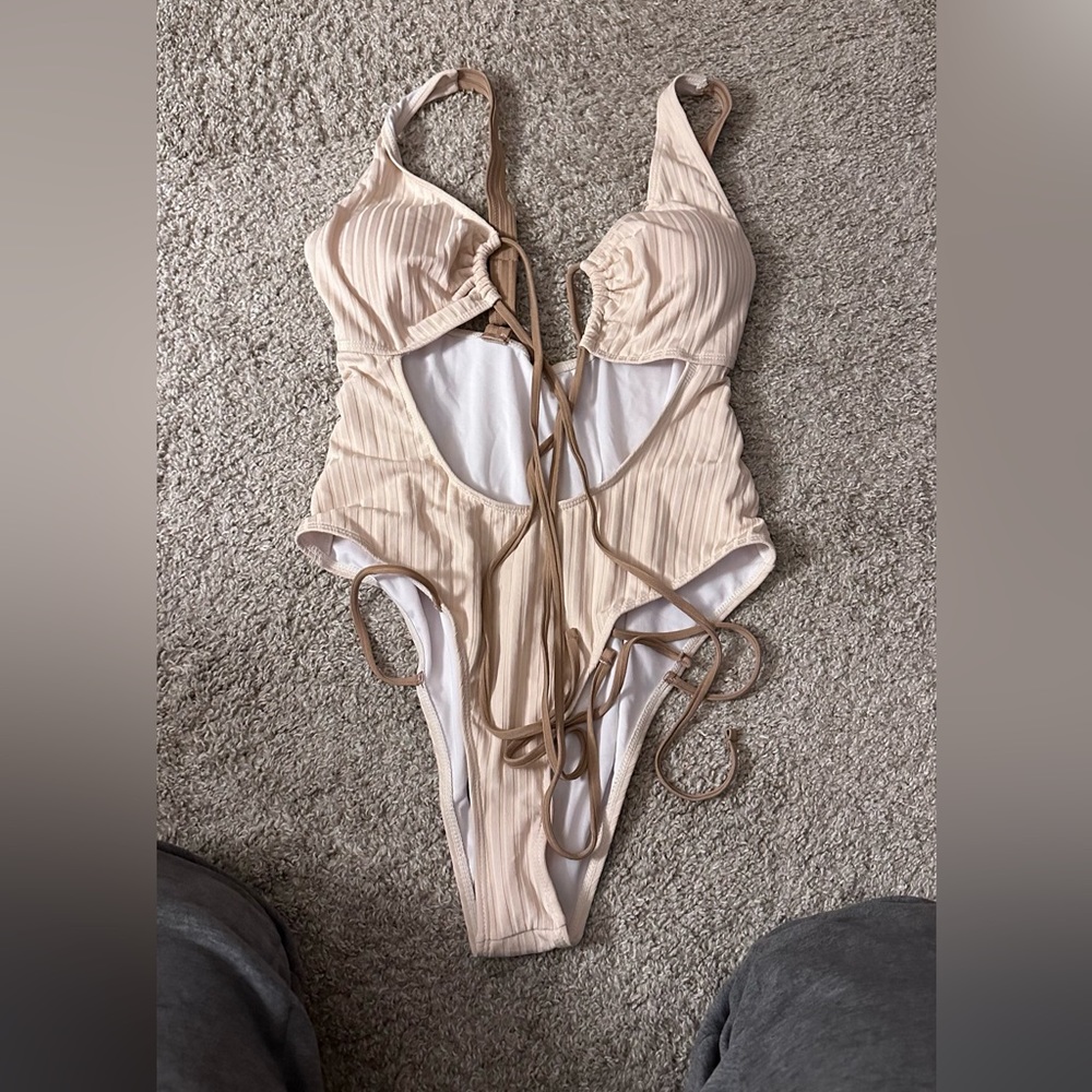 One piece bathing suit
